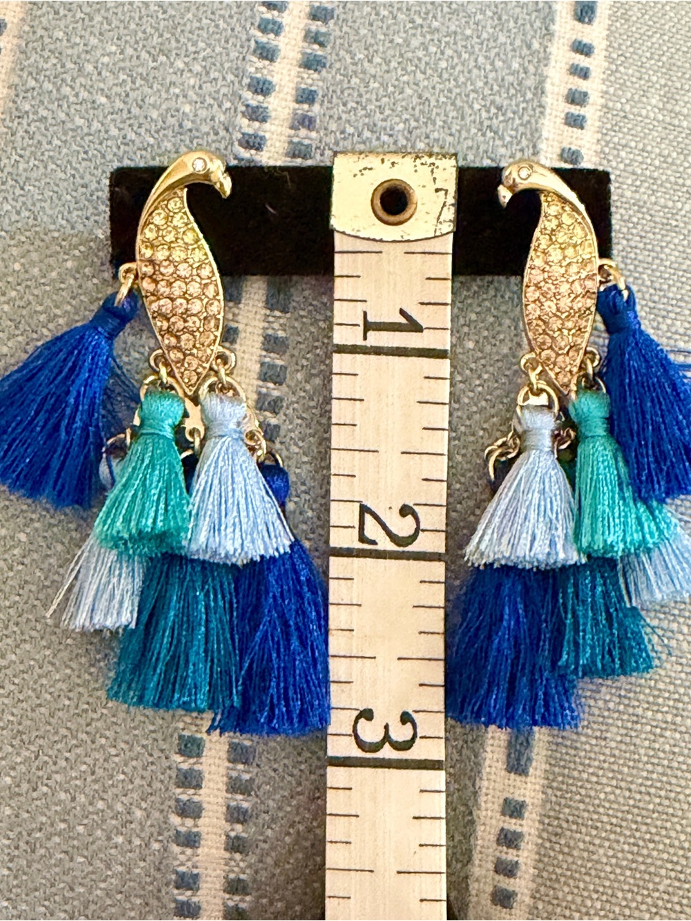 Lilly Pulitzer Gold Parrot Tassel Earrings -New On Card Shades of Blues 💙🩵POST - Picture 3 of 5
